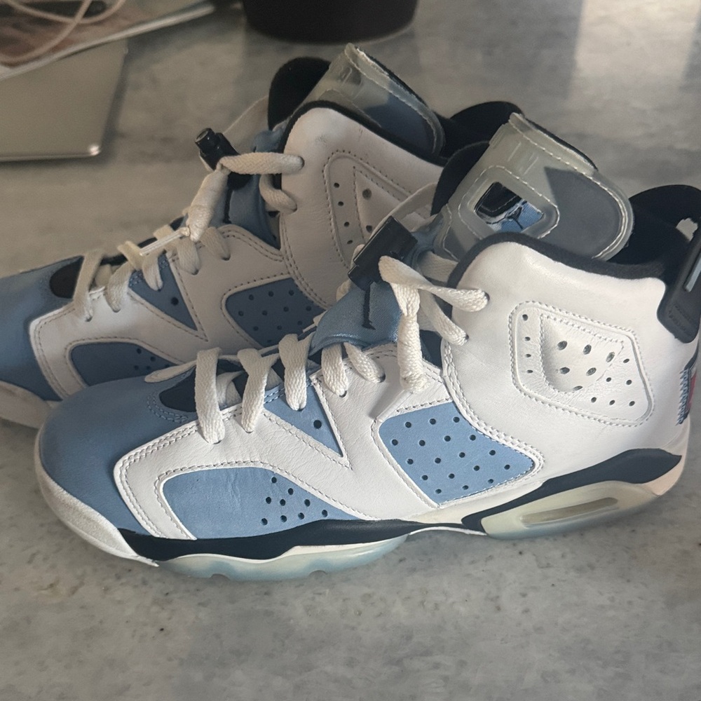 Air Jordan 6 Retro UNC University Blue White Youth Size 5.5Y Sneakers